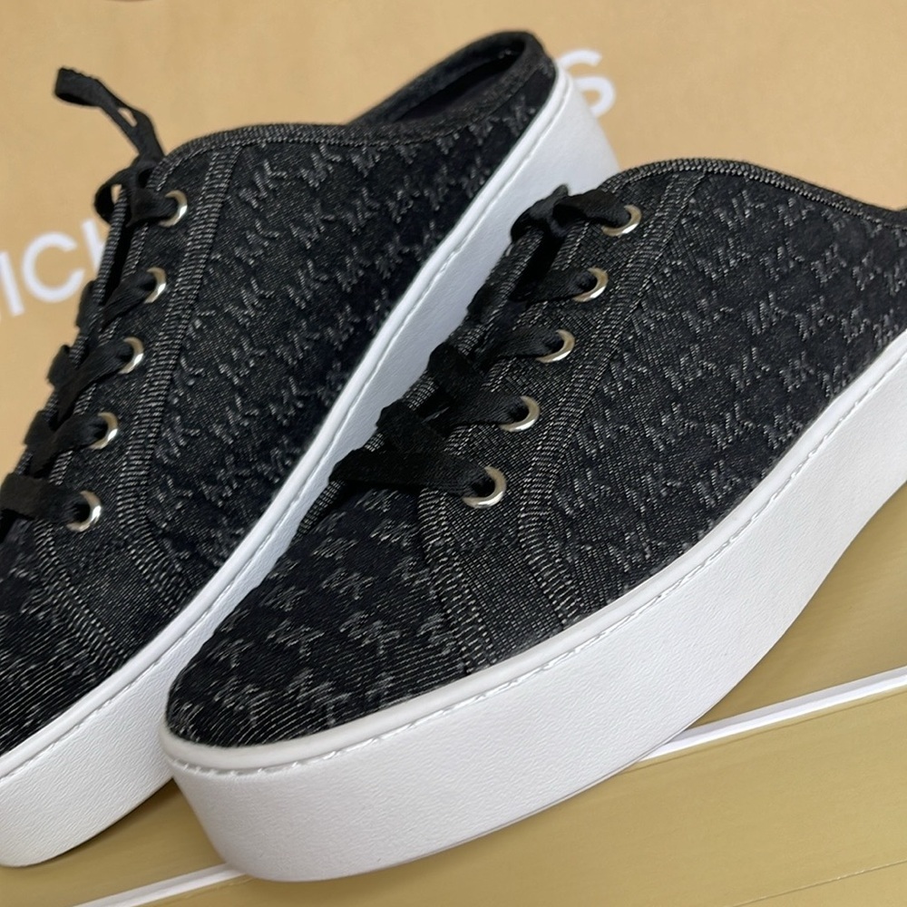 Michael Kors POPPY SLIDE SNEAKER MK DEBOSSED WASHED DENIM
49T4POFP3D Platforms - Picture 8 of 16